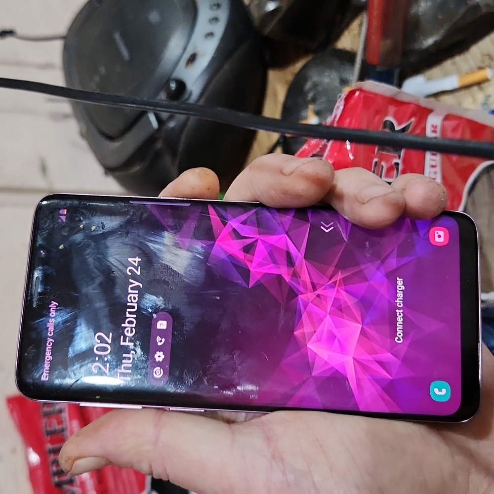 COPY - Galaxy s 9 no scratches in perfect shape works like new its in like new …